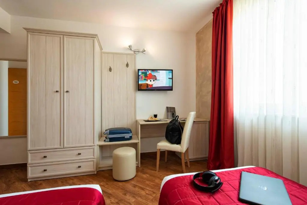 Simon Hotel