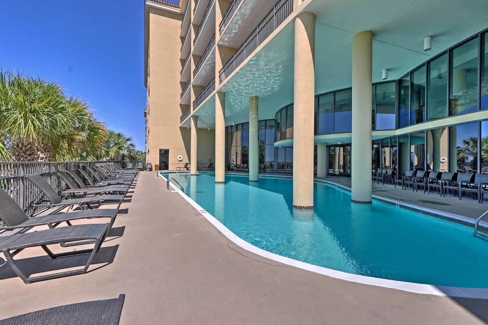 Beachfront Dauphin Island Condo w/ 2 Pools & Sauna