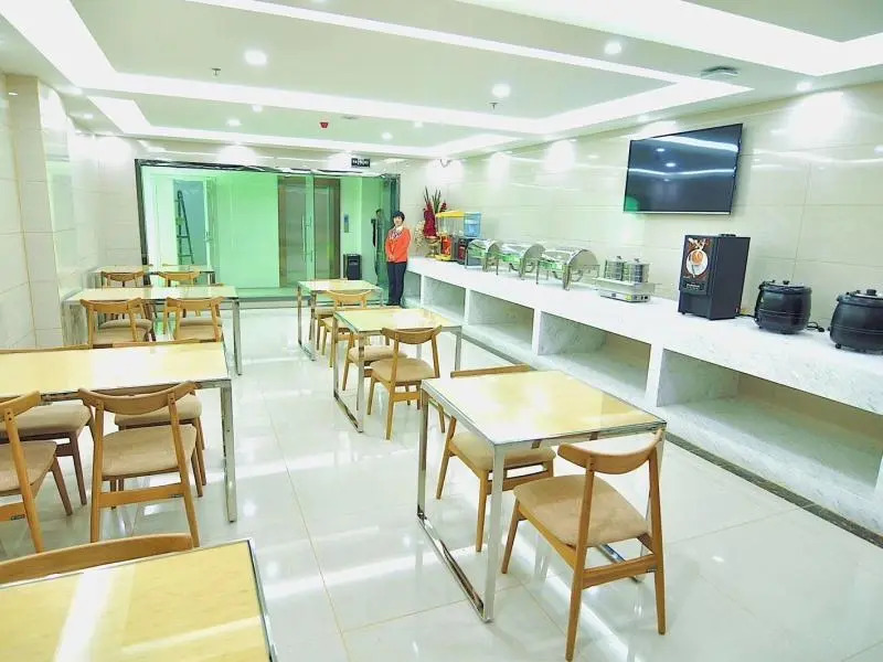 Vatica Xuzhou Suining Bus Station Building Materials City Hotel