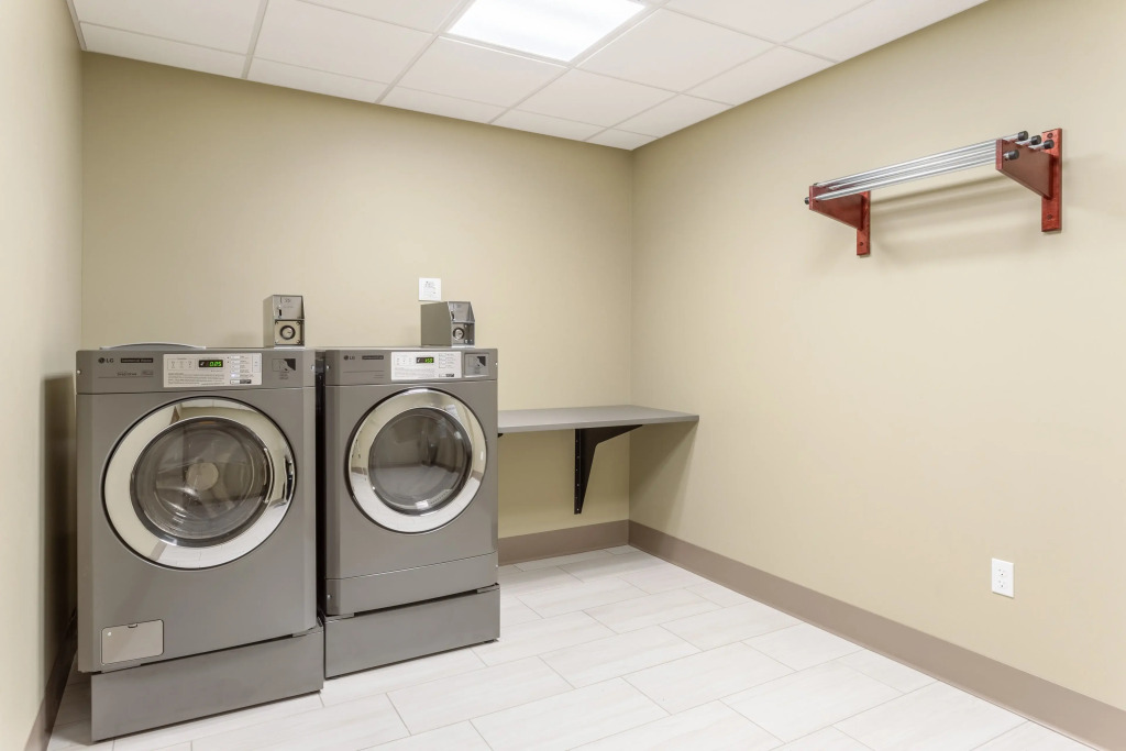 Holiday Inn Express & Suites - Springfield North by IHG