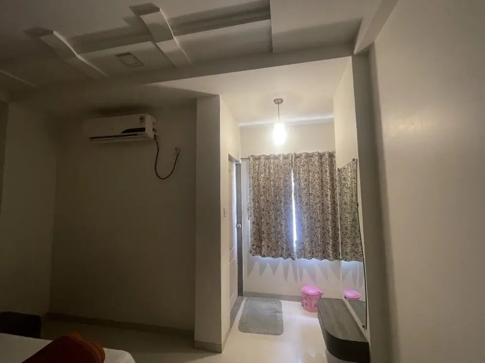 Goroomgo Narayan Executive Gujrat