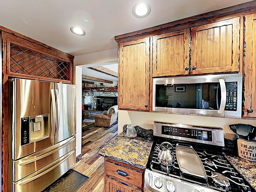 Eagle Point W/ Hot Tub - Steps To Lake! 5 Bedroom Cabin