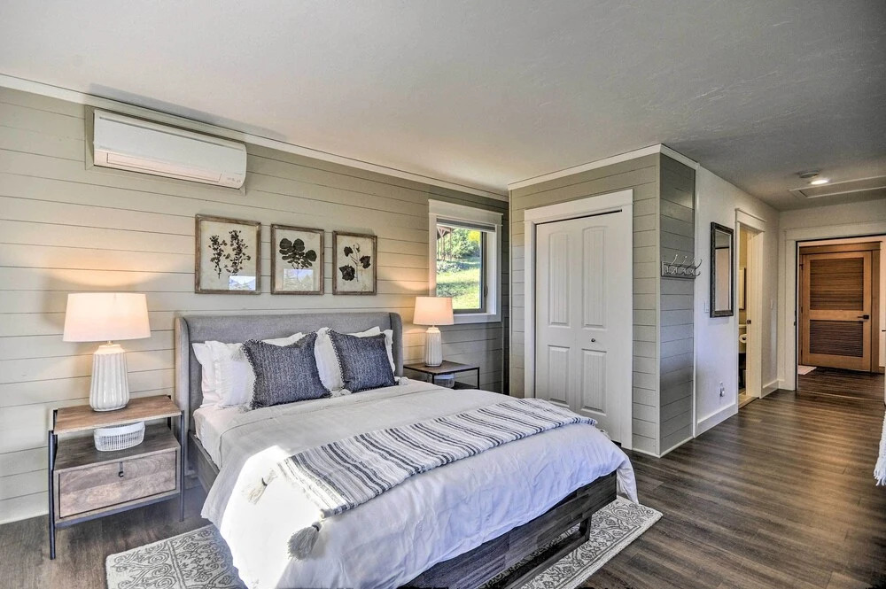 Scenic Studio w/ Loft & View of the Columbia River