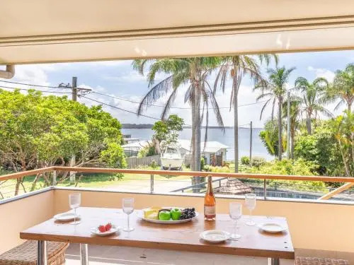 1 'Kooringal', 105 Soldiers Point Road - waterfront unit wth aircon