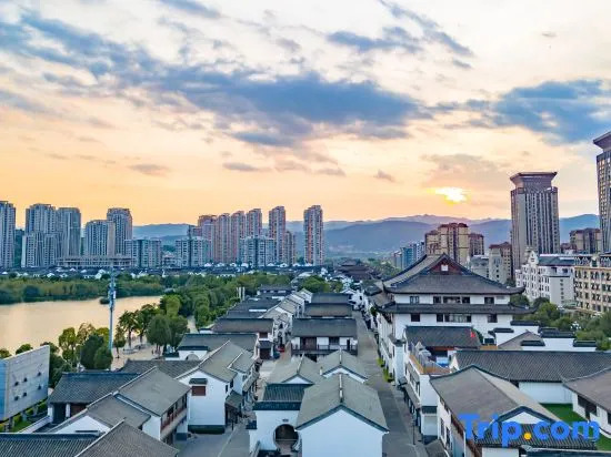 Star & Romantic Hotel (Honghe Water Town Huquan)