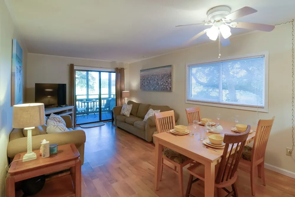 2 Mi to Apache Pier: Gem w/ Pool Access
