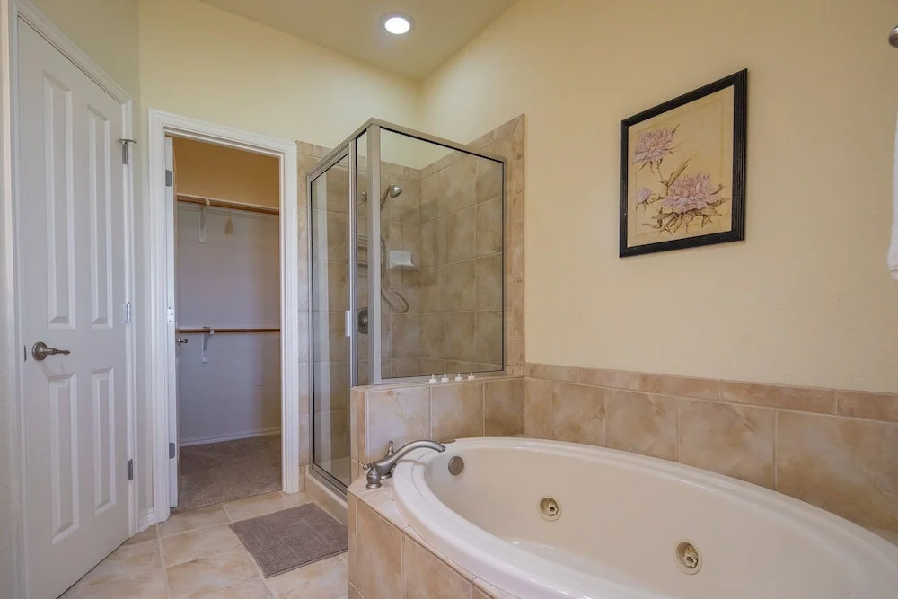 Lakeside Haven 3 Bedrooms 2.5 Bathrooms Townhouse