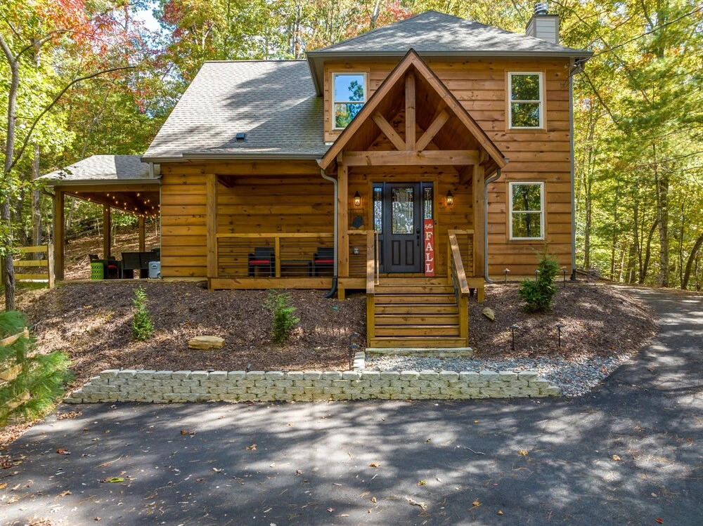 Whitetail Woods 3 Bedroom Home by RedAwning