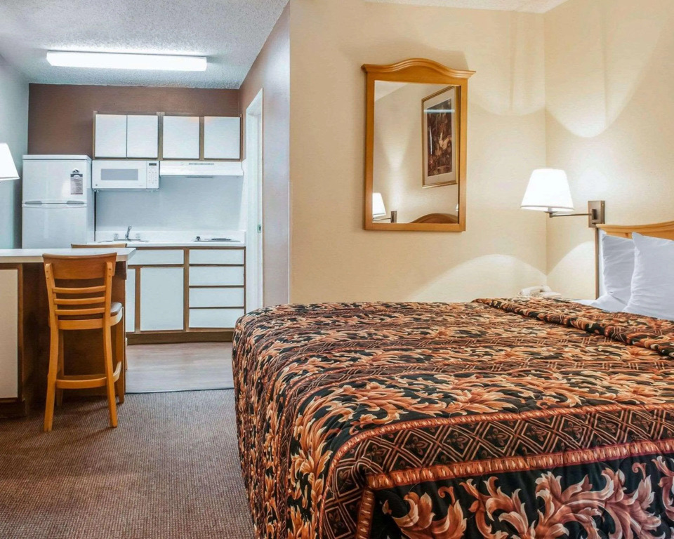 Suburban Studios Albuquerque Uptown