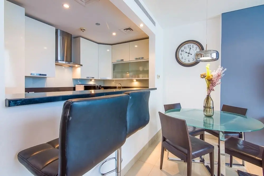 Jlt Bonnington Tower 1 Br Apartment Lake View