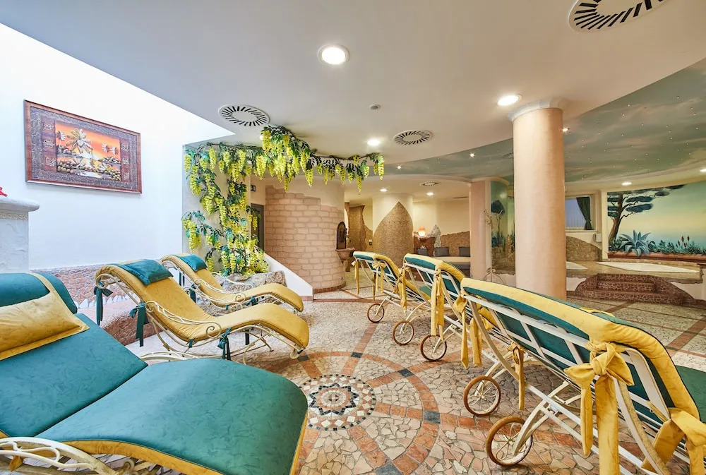 The Poolhouse Boutique Lodge