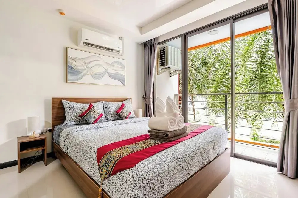 Naiharn Pearl Condo Hotel by VillaCarte