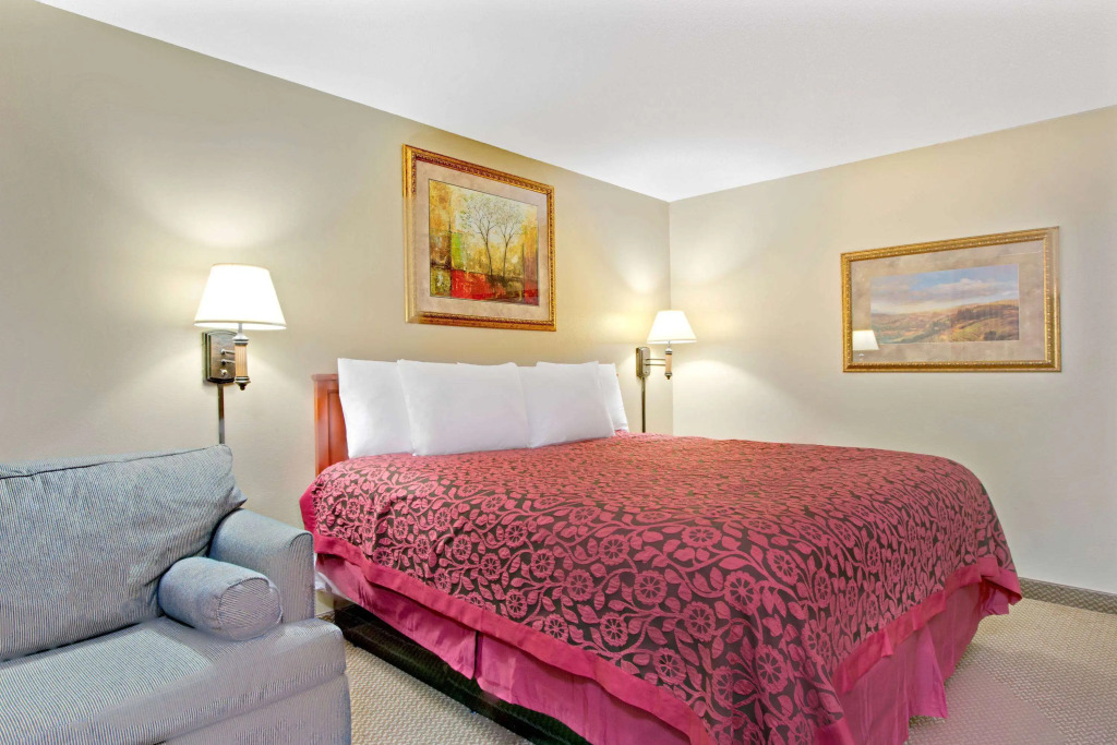 Days Inn by Wyndham St. Louis/Westport MO