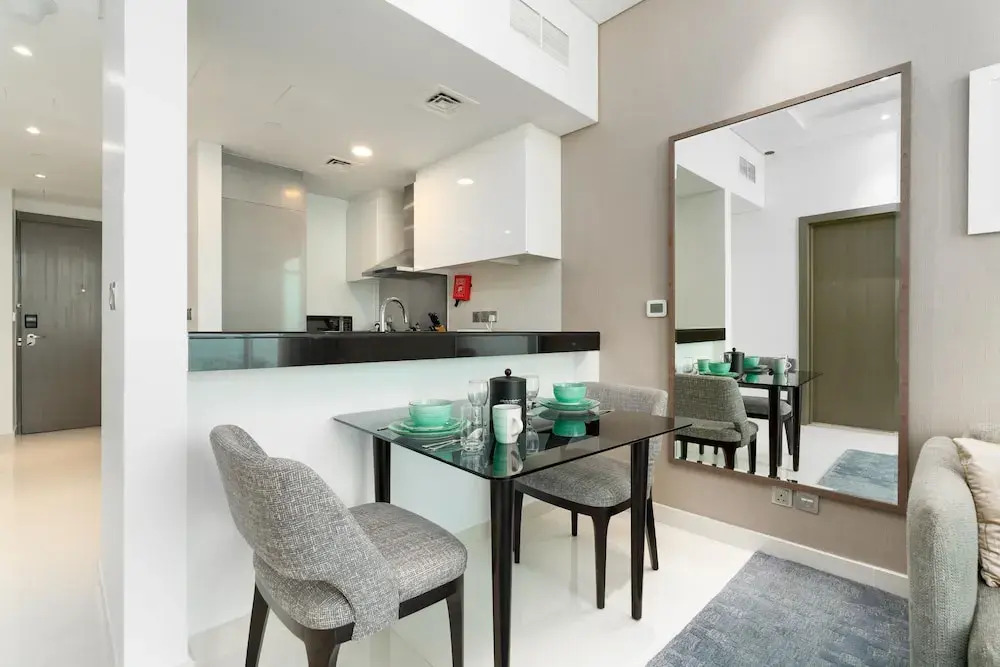 SuperHost - Breathtaking Canal Views From this Cozy Apartment