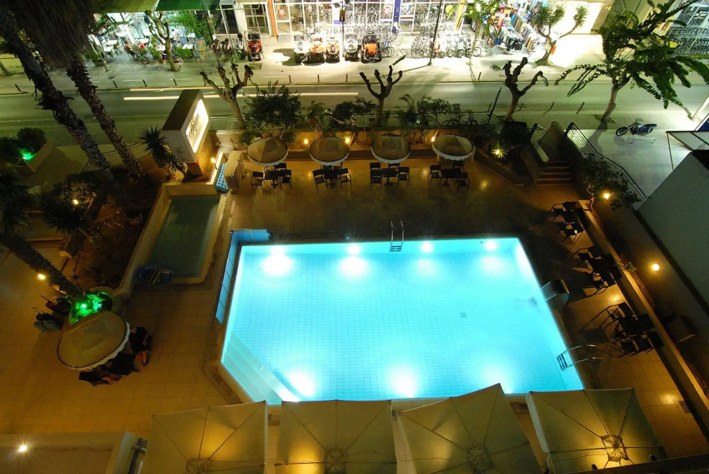 Saint Constantine Hotel