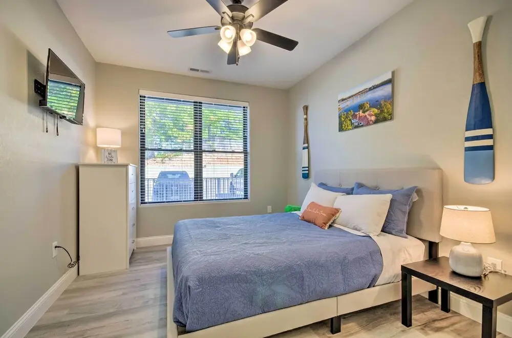 Lake-view Patio + Pool Access: Osage Beach Condo