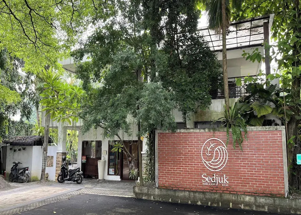 R Residence Jakarta