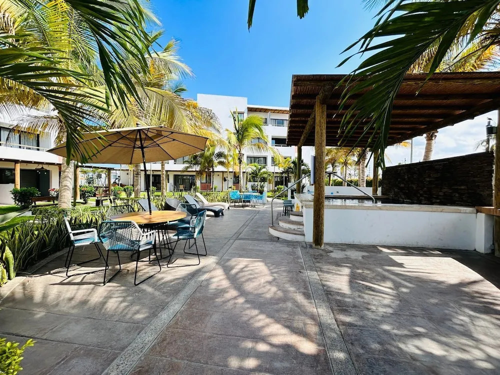 Palmilla Apartments