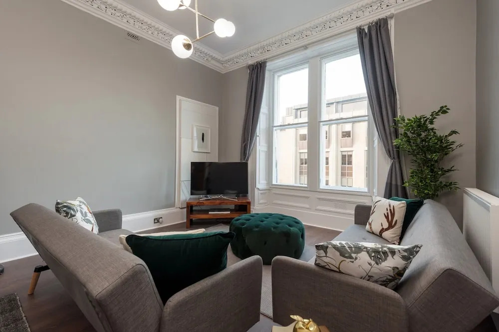 1 Bedroom Apartment In The West End