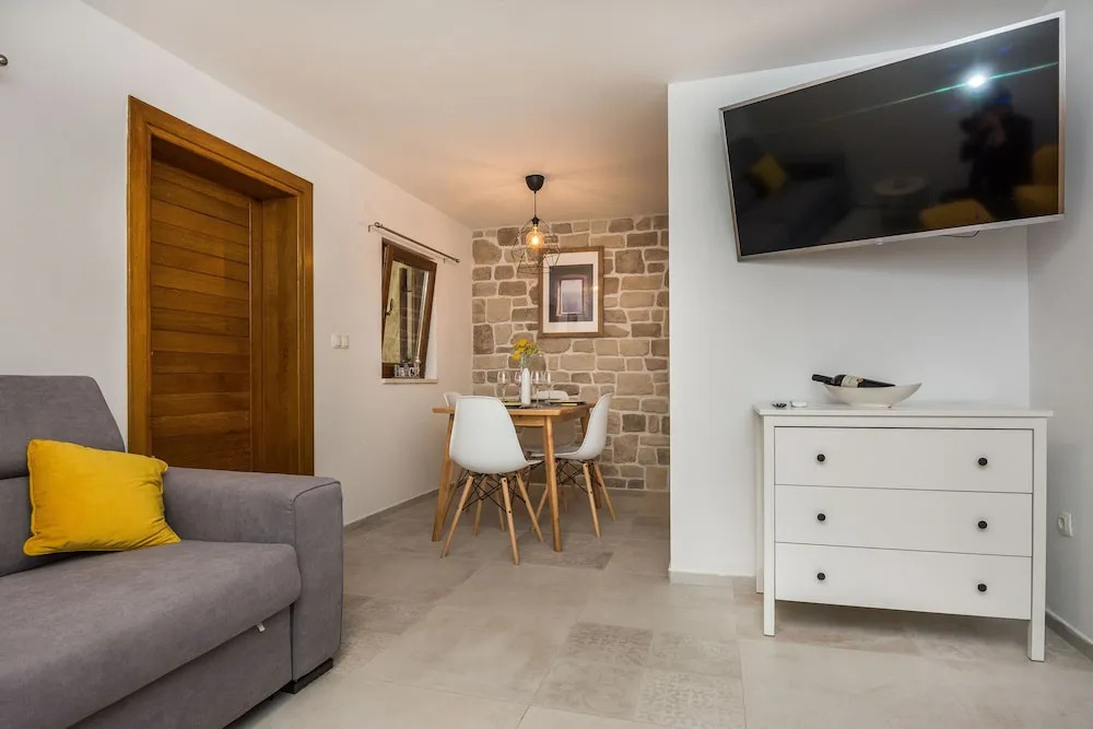 Apartments Malcic