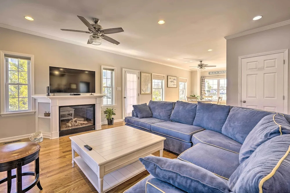Charming Spring Lake Retreat, 1 Mi to Beach