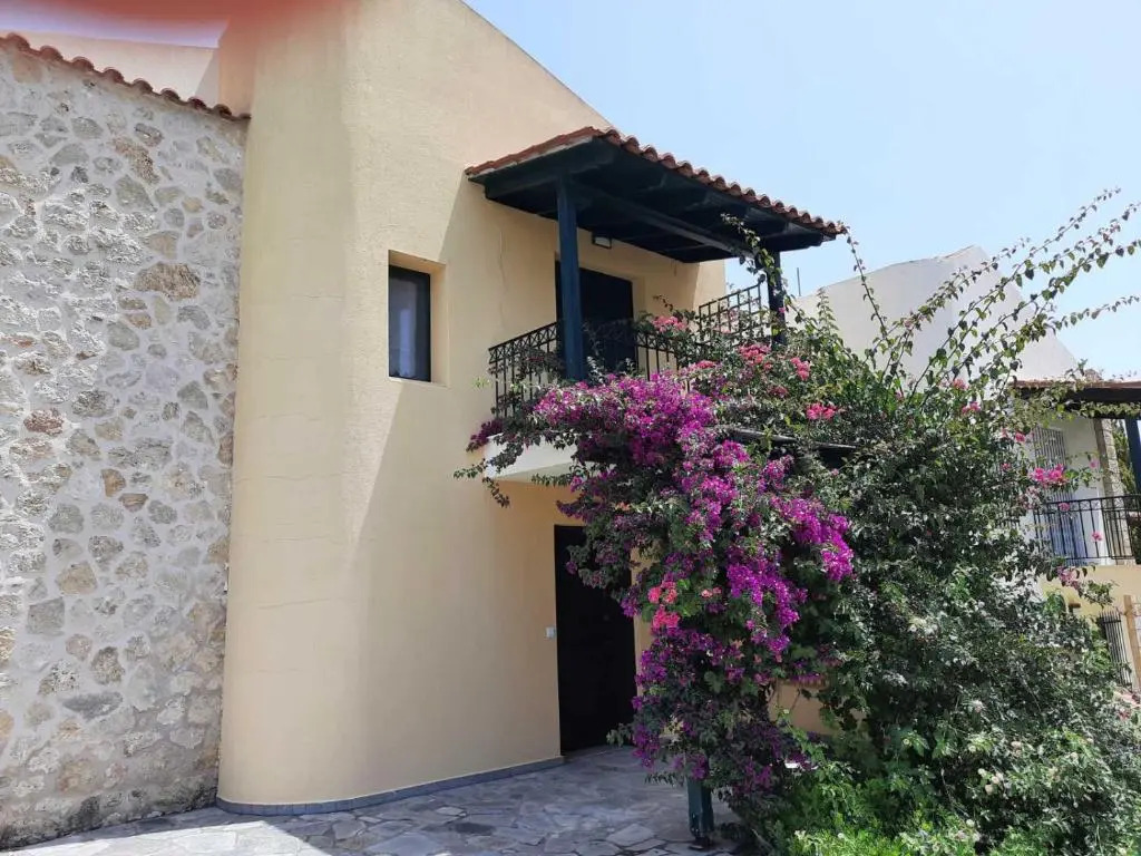 Spacious Holiday House with Shared Pool