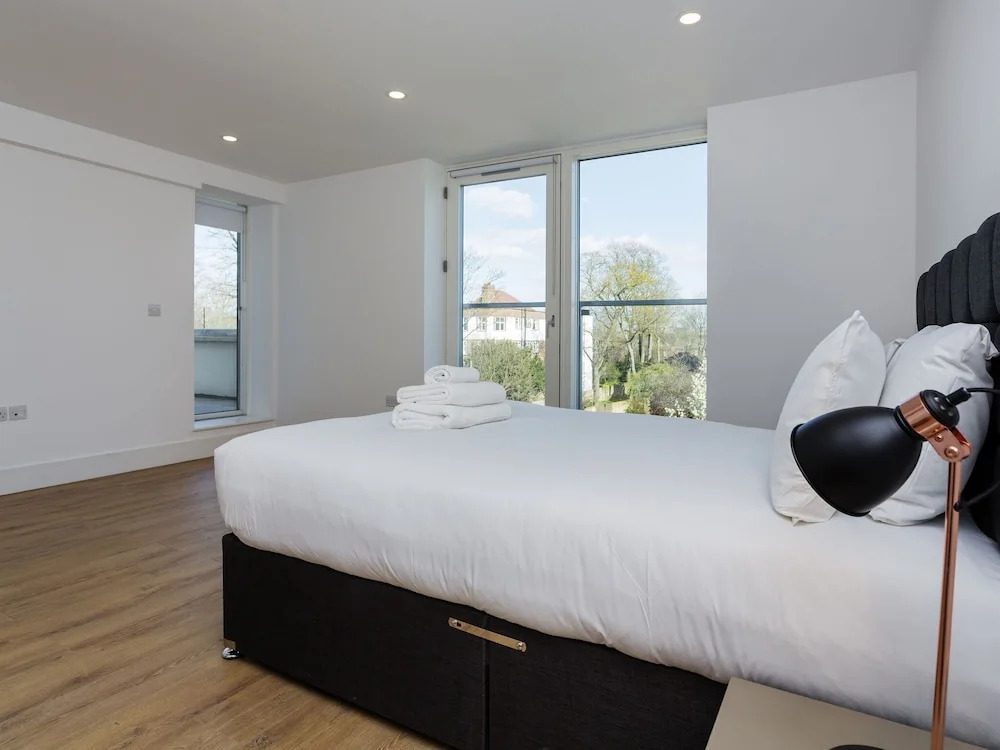 Contemporary Holiday Home in London With Patio
