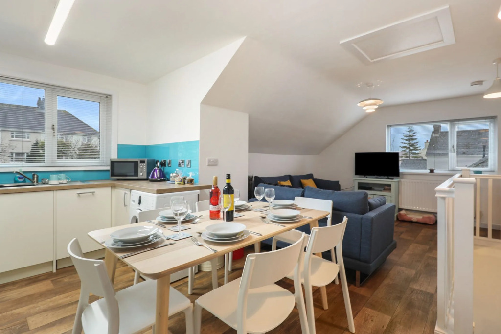 Plas Gwyn - Large Cottage Walk to Beach