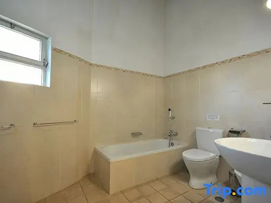 Fantastic outdoor area, private pool, Tennis Court Golf Practice Facility