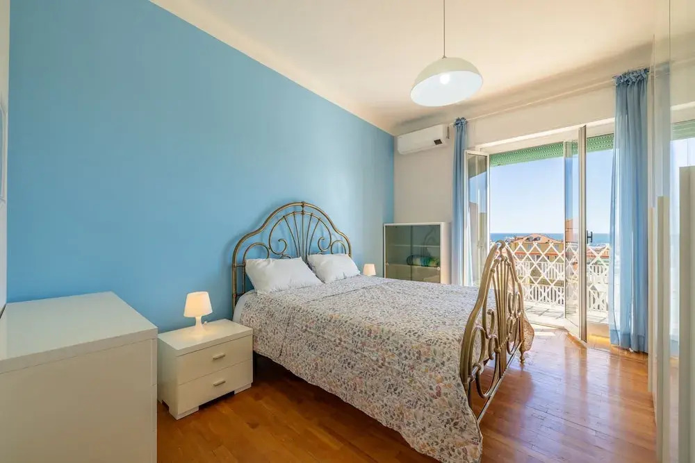 Sea View Central Apartment by Wonderful Italy