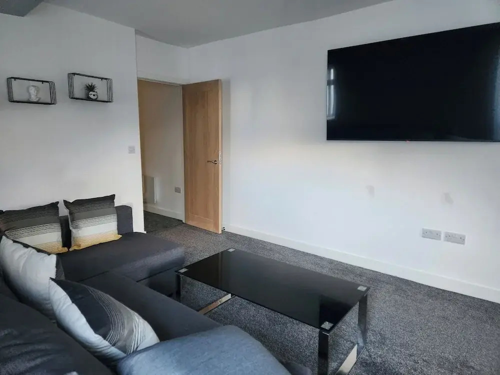 Derby City Centre Apartment With Roof Top Hot Tub