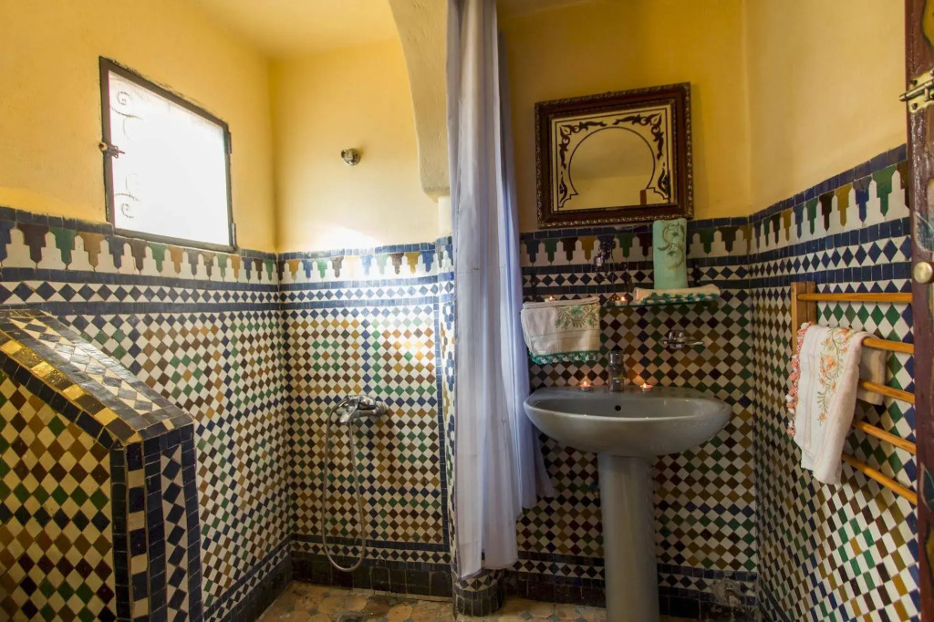 Riad Dar Fes source bleue luxury home