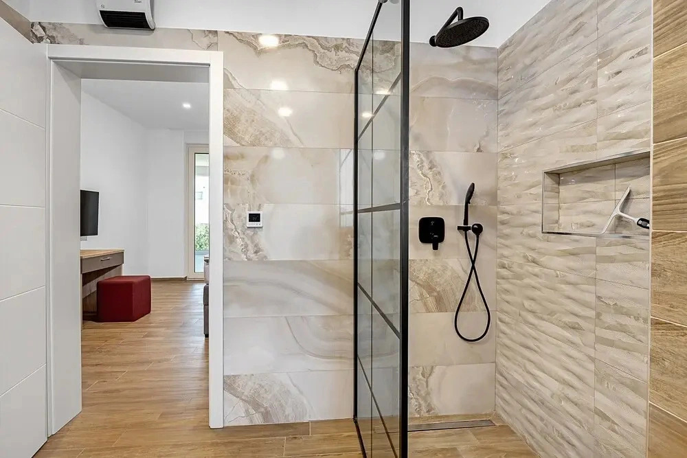 Villa With Pool, Game Room, Garden