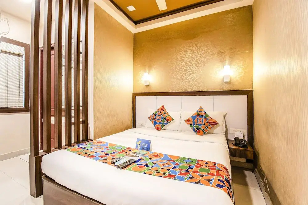 OYO 4324 Hotel Emerald Manor
