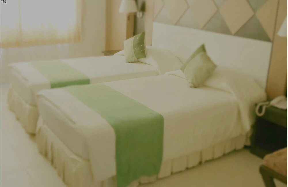 LJ the Emerald Hotel
