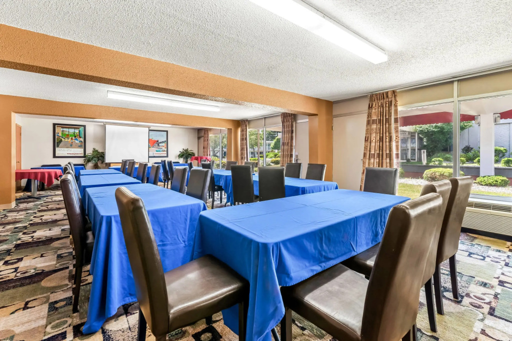 Howard Johnson by Wyndham Albany