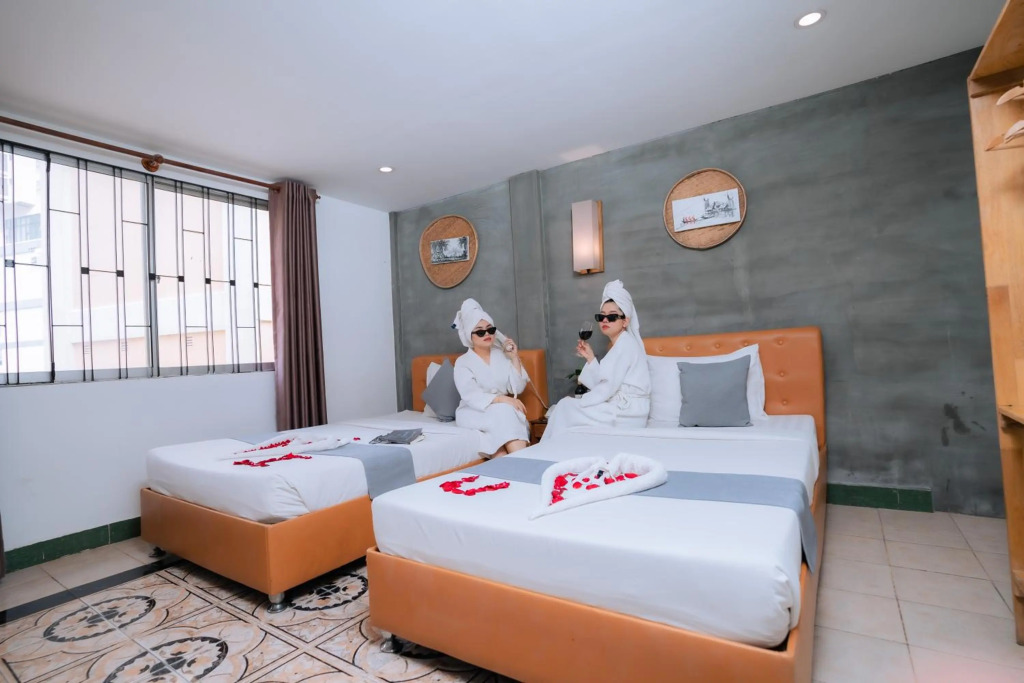 Grand Elevation Hotel