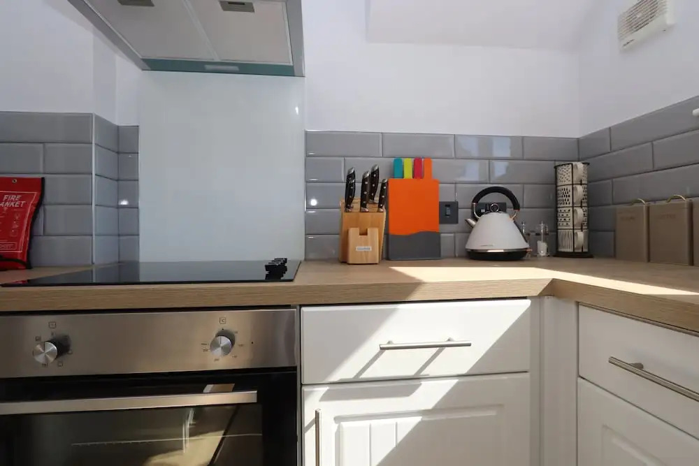 Dunfermline - Luxury 3 bedroom 2 bathroom detached house with garden