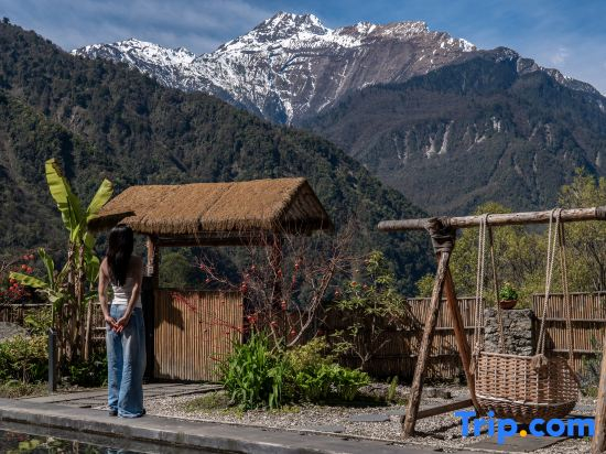 Lanshan · Baiyunli · Xueshan Xinglai Hot Springs Vacation Apartment (Hailuogou Glacier Forest Park)