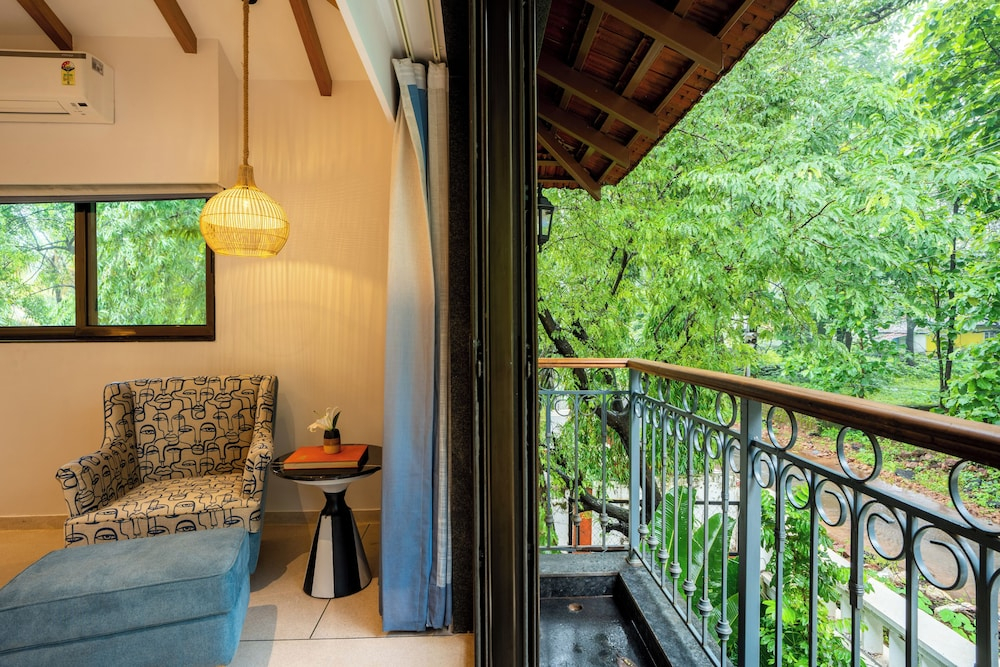 ELIVAAS 4 BHK with Pvt pool - Amado Villa Shai