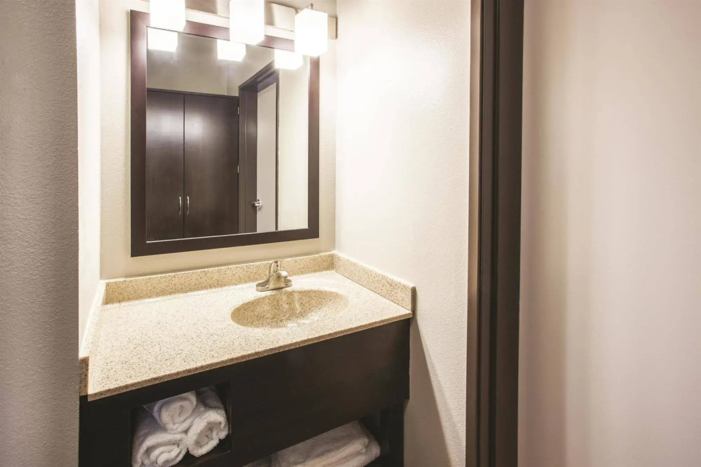 Отель Fairfield Inn & Suites by Marriott Cedar Rapids North