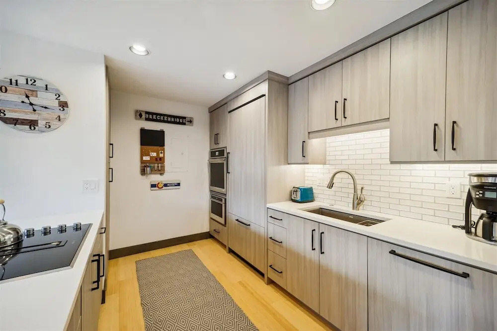 Park Place Peak 9 Condo: Ski In, Stroll To Shuttle