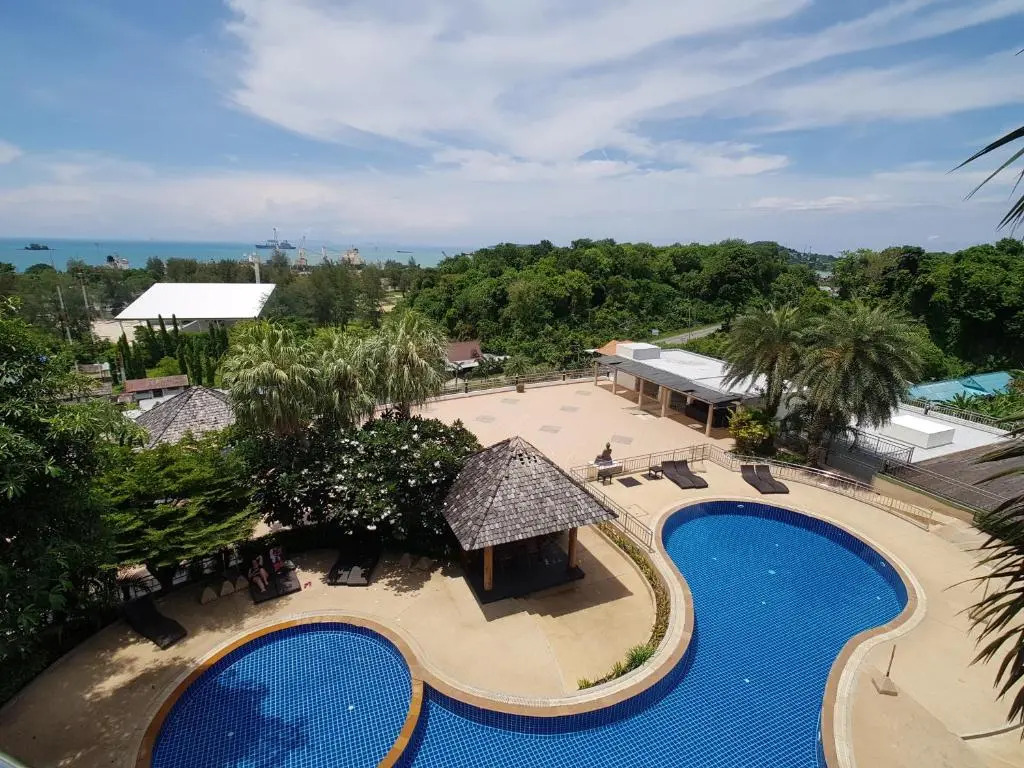 Spacious apartment with Ocean view in Panwa