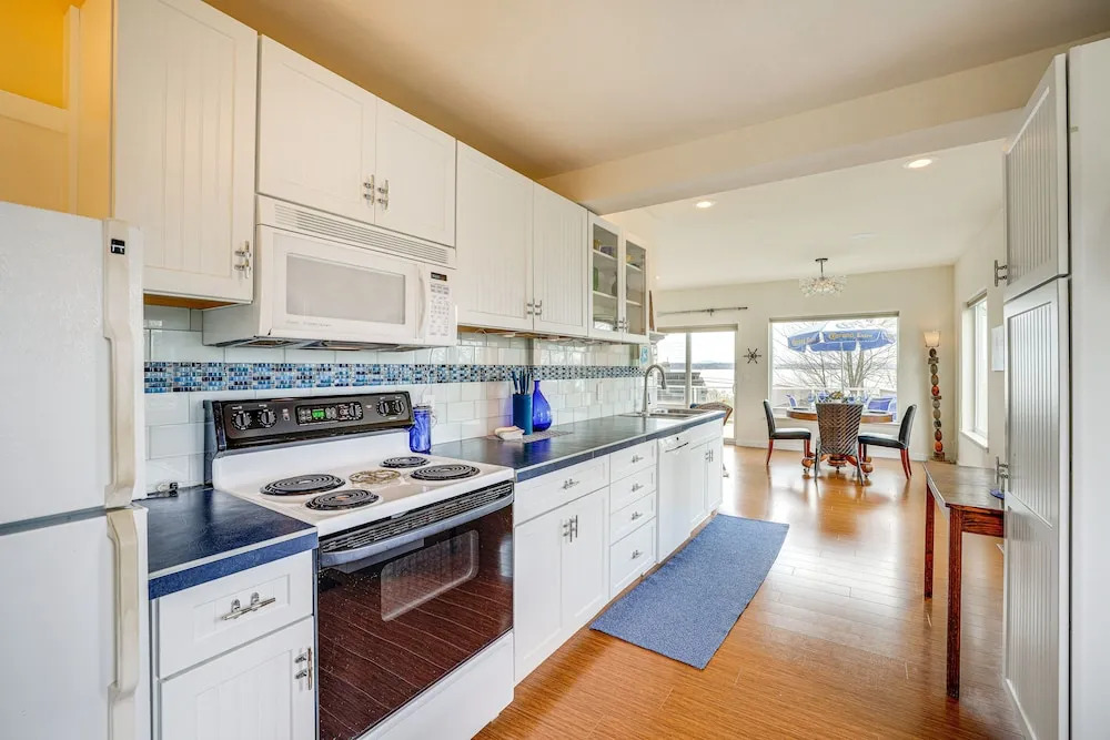 Beautiful Birch Bay Retreat w/ Deck & Fire Pit!