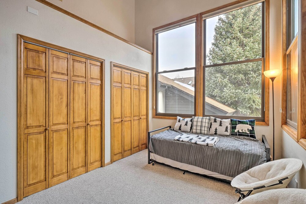 Bright Eagle-Vail Escape w/ Deck + Mtn Views