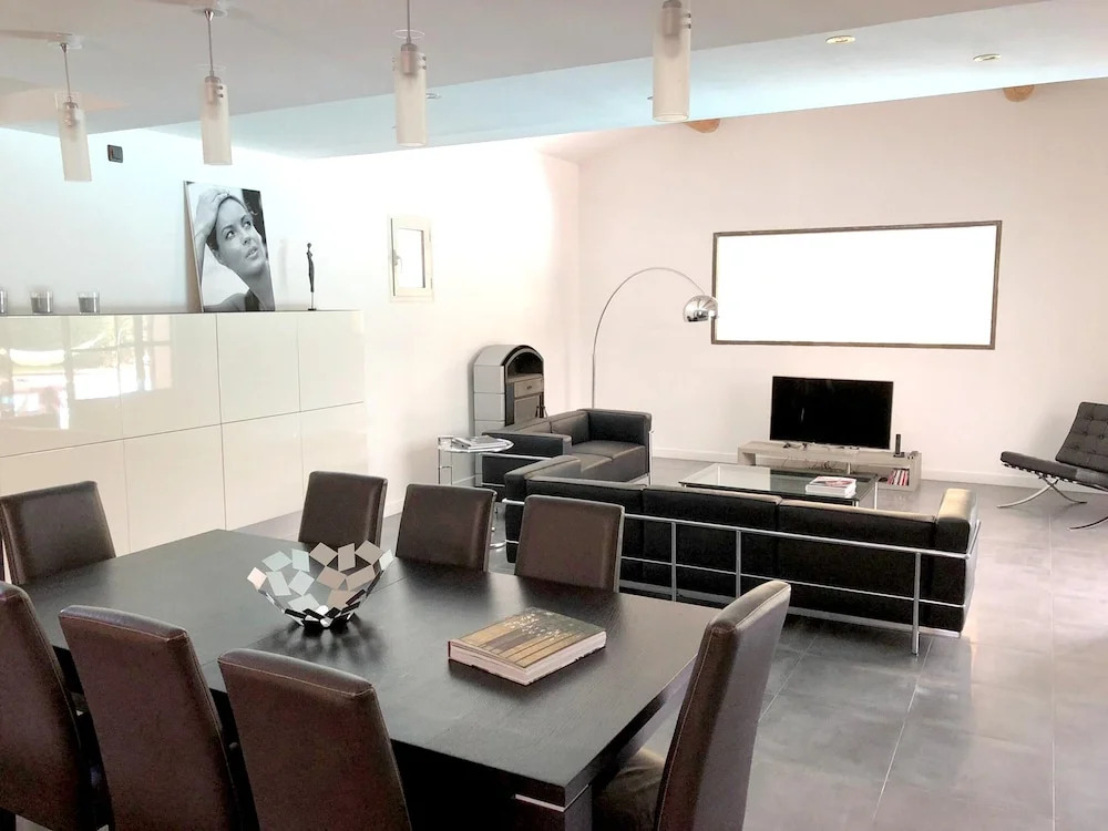 Villa With 5 Bedrooms in Mallemort, With Private Pool, Enclosed Garden and Wifi