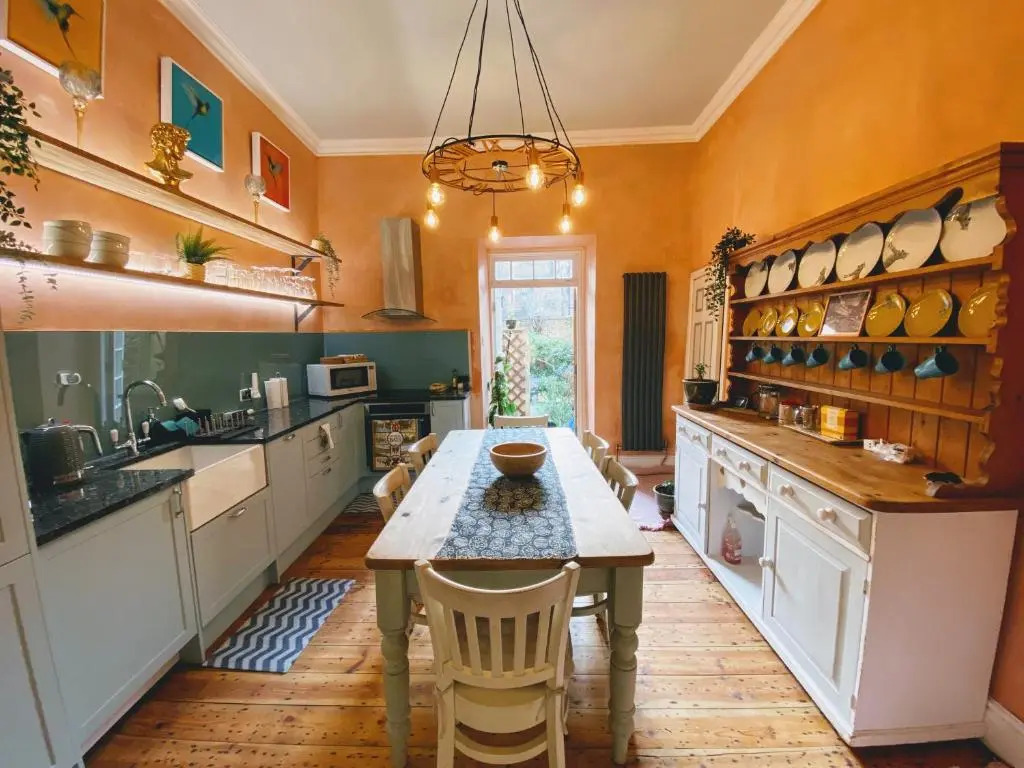 Grade 1 Maisonette, 2 Bedrooms, Very Central