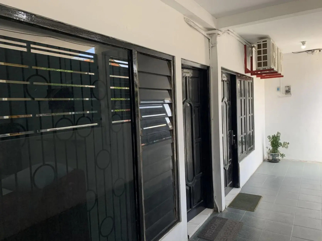 Recharge Cafe & Garasi Homestay