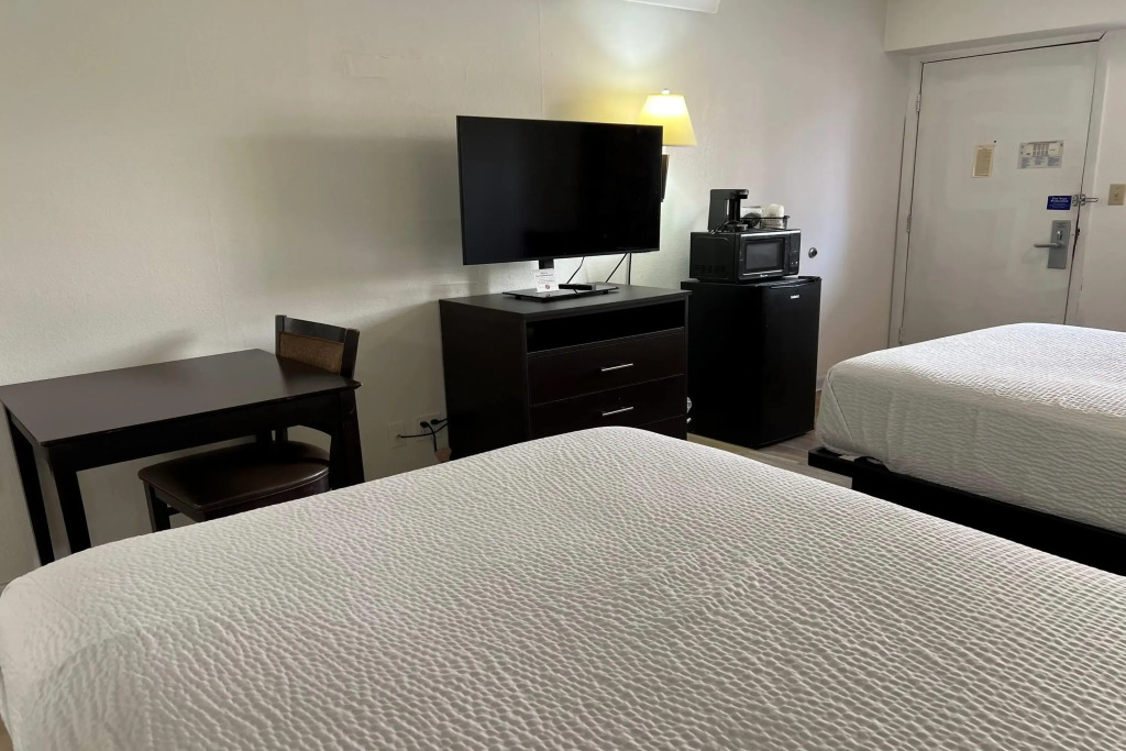 Days Inn by Wyndham Overland Park/Metcalf/Convention Center
