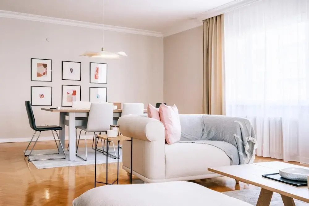 Chic Flat w Balcony 5 min to Cevahir Mall in Sisli
